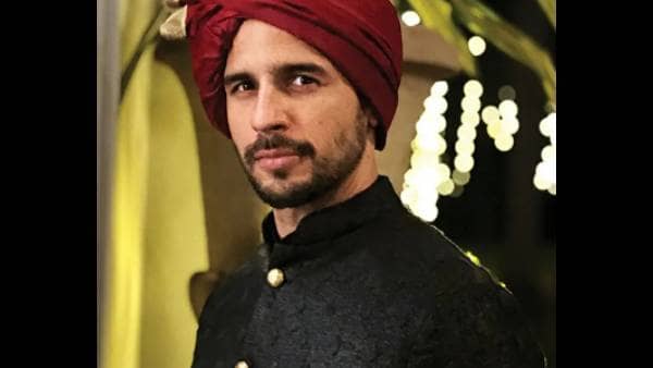 Sidharth Malhotra Sets The Dance Floor On Fire As He Dances On ‘Ranjha’ At His Cousin’s Wedding