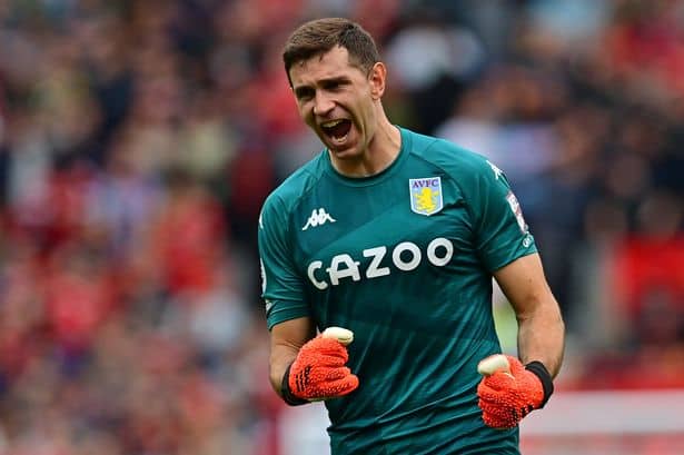 Emiliano Martinez explains what Manchester United fans said to cue infamous Old Trafford dance