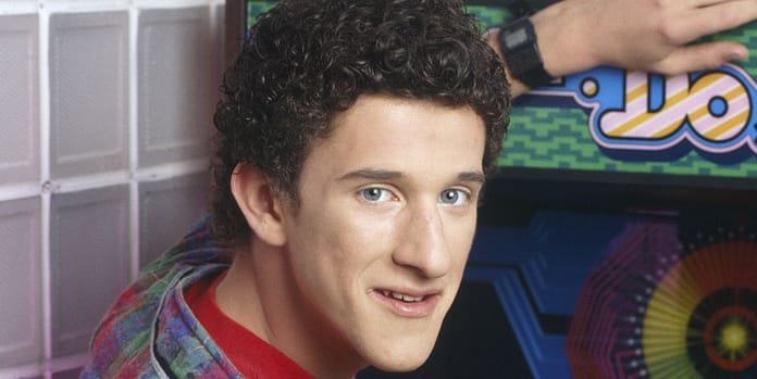 In Memory of Dustin Diamond, Let’s Revisit Some of Screech’s Best <i>Saved by the Bell</i> Moments