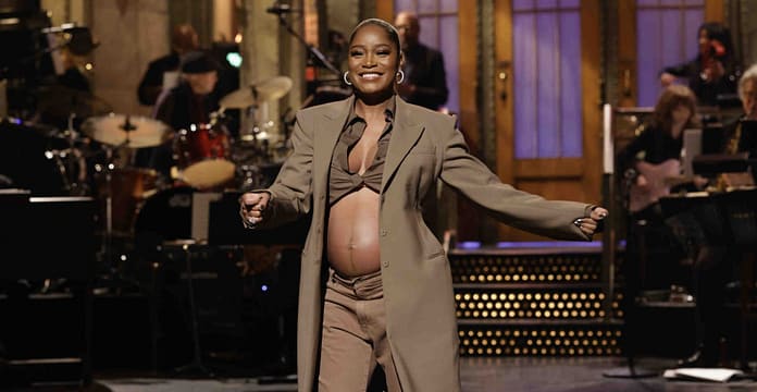 Keke Palmer Flashes Her Baby Bump To Announce Her Pregnancy On ‘Saturday Night Live’ (Reactions)
