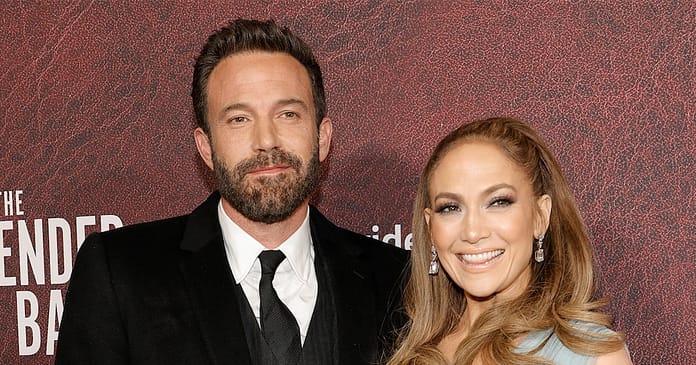 Jennifer Lopez and Ben Affleck Get Marriage License in Las Vegas