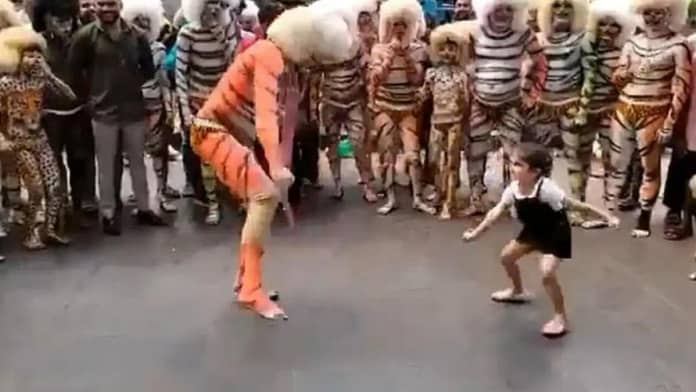 Watch: Little girl joins folk artistes as they perform street dance, netizens call her a superstar