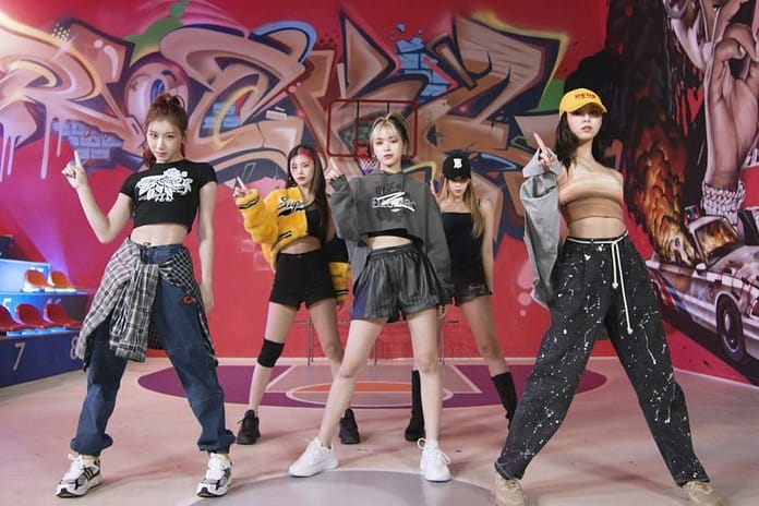 Watch: ITZY Makes You Want To “SWIPE” Right In Fierce New Dance Practice Video