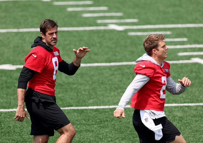 Aaron Rodgers teammate wants QB to be able to dance like no one’s watching