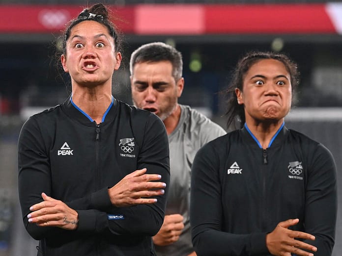 New Zealand’s women’s rugby won gold and unleashed an emotional haka, a traditional Māori celebration dance