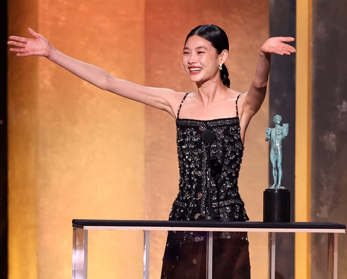 Squid Game Star Jung Ho-yeon Cried Delivering Her Touching SAG Awards Acceptance Speech