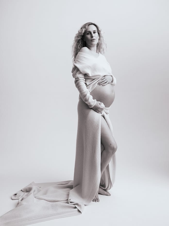Pregnant Rumer Willis poses nude for Naked Cashmere campaign